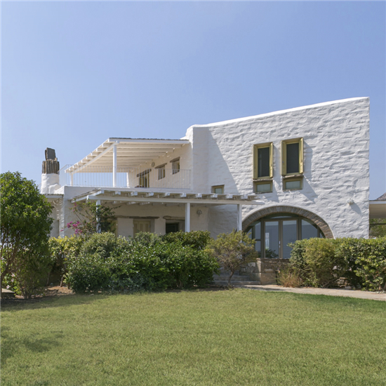 The Beach Path Seaside Villas are built from materials found naturally on Paros,Greece, such as stone and marble. Visitors will be captivated by the unique architecture at first sight, as it is completely integrated into its surroundings.