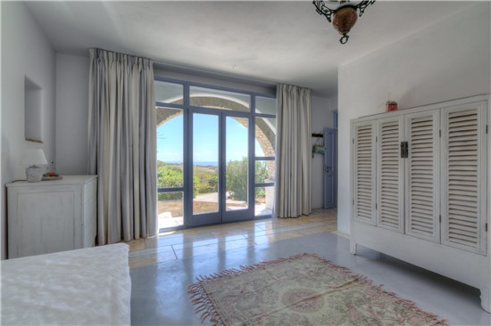 paros villas and suites photos. greek photos of villas in paros.