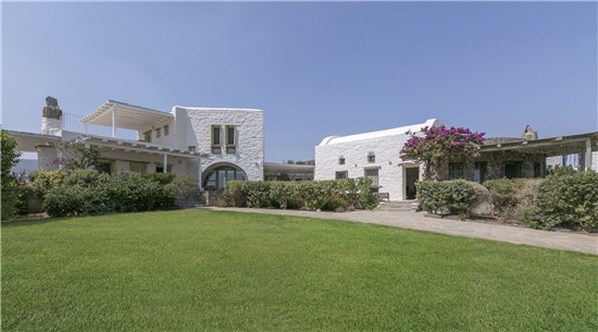 paros villas and suites photos. greek photos of villas in paros.