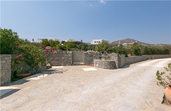 paros villas and suites photos. greek photos of villas in paros.